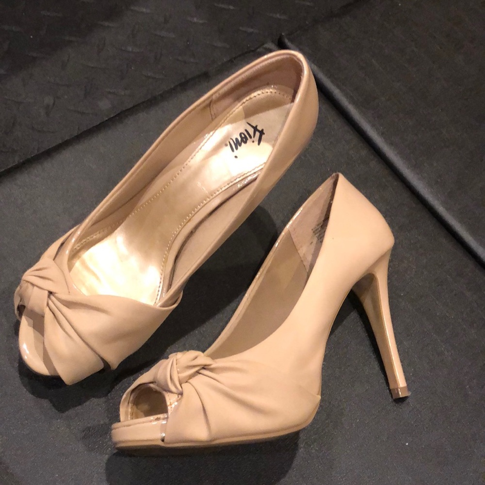 Tan heels